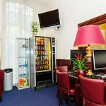 亚历山大酒店 3*