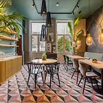 亚历山大酒店 3*