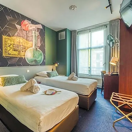Alexander Hotel