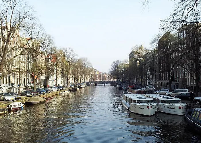 アレクサンダー ホテル 3*